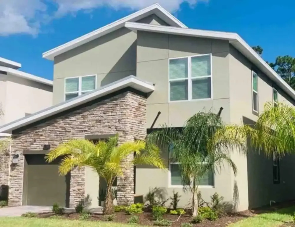 Beautiful 5 Bed Family Home With Game Room 5 Bedroom Home by RedAwning