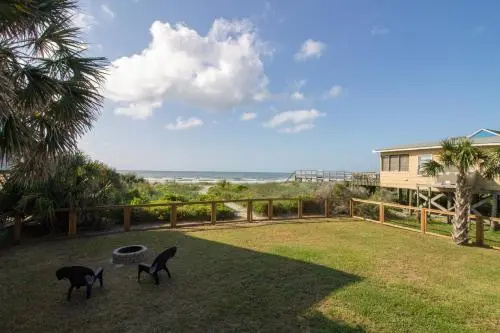 1661 E Ashley - Ocean Cabin