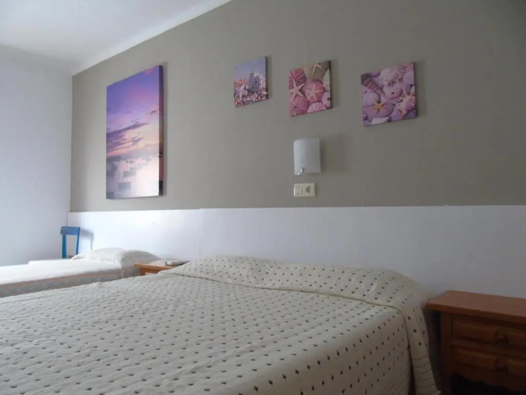 Standard Triple room