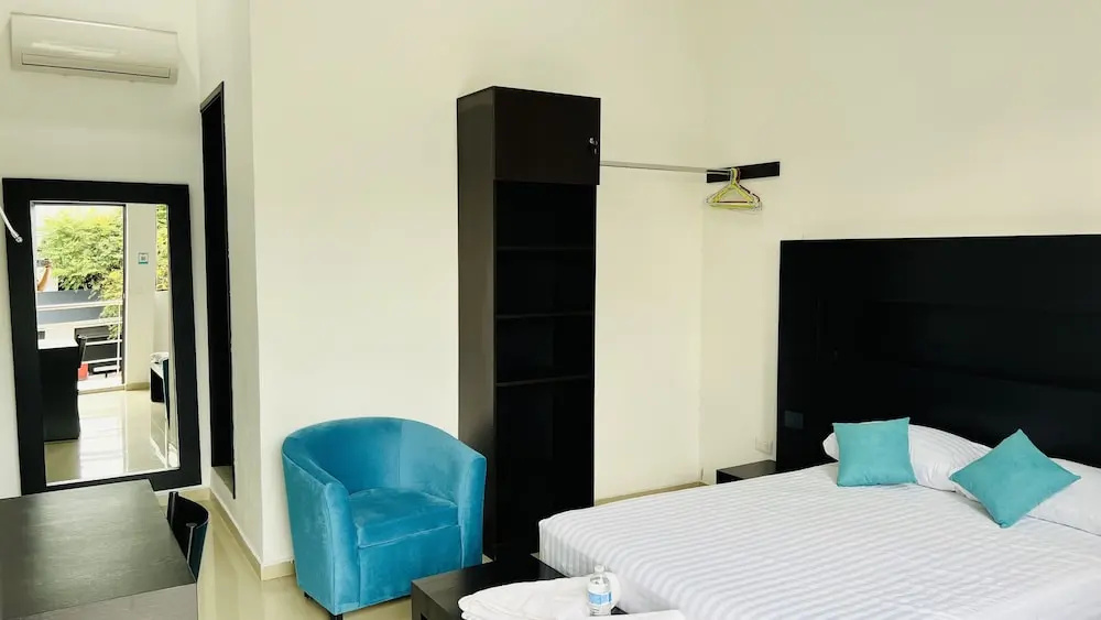 Deluxe Double room (full double bed)