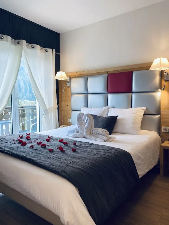 Standard Triple room with balcony and with lake view