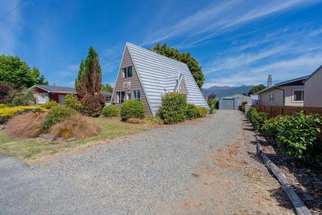 Milford House - Te Anau Holiday Home