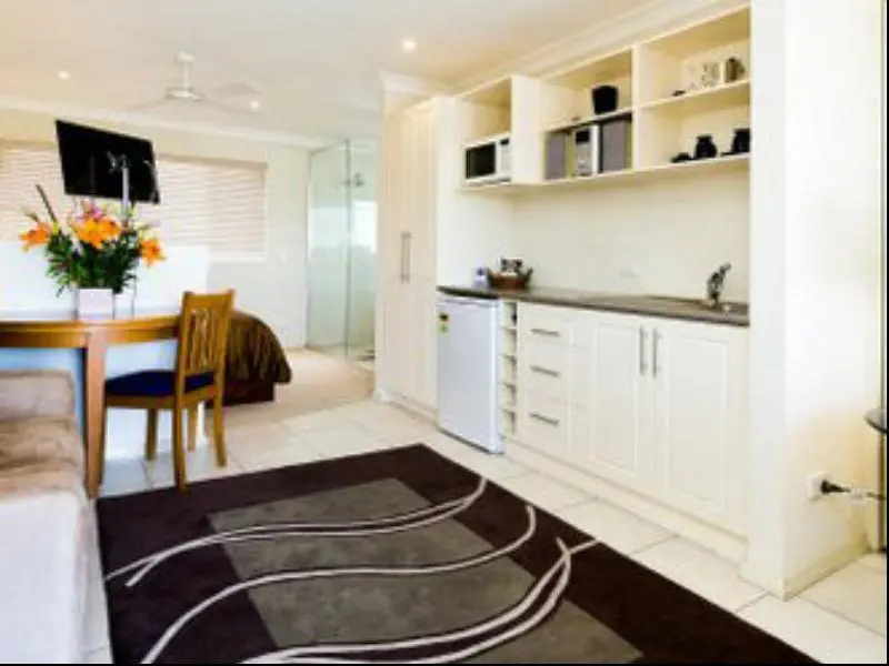 Double Suite (full double bed)