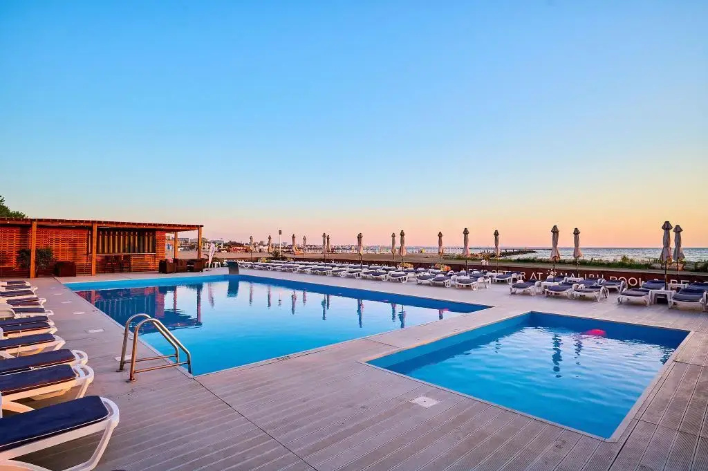 Beach & Waterfront