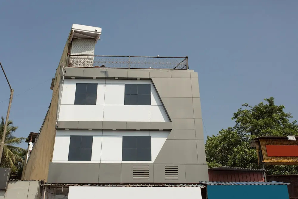 Amana Suites By OYO Rooms