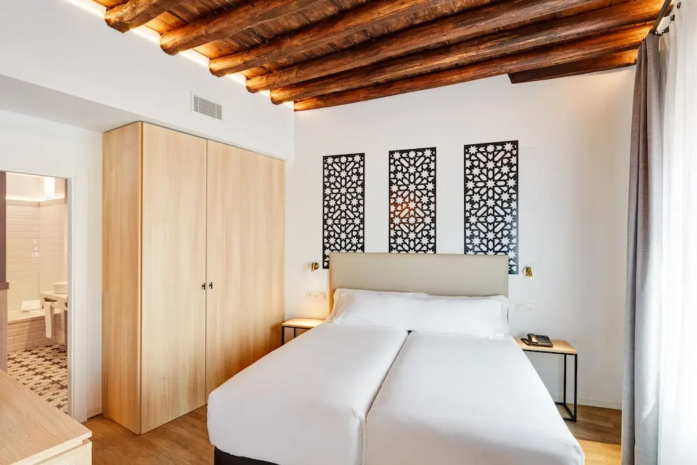 Sercotel Granada Suites — 3