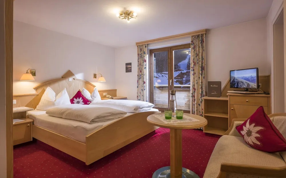 Standard Double room with balcony (full double bed)