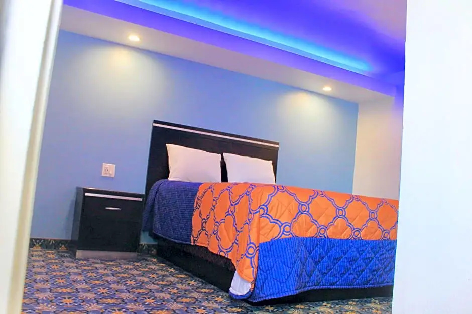 Double Suite (full double bed)