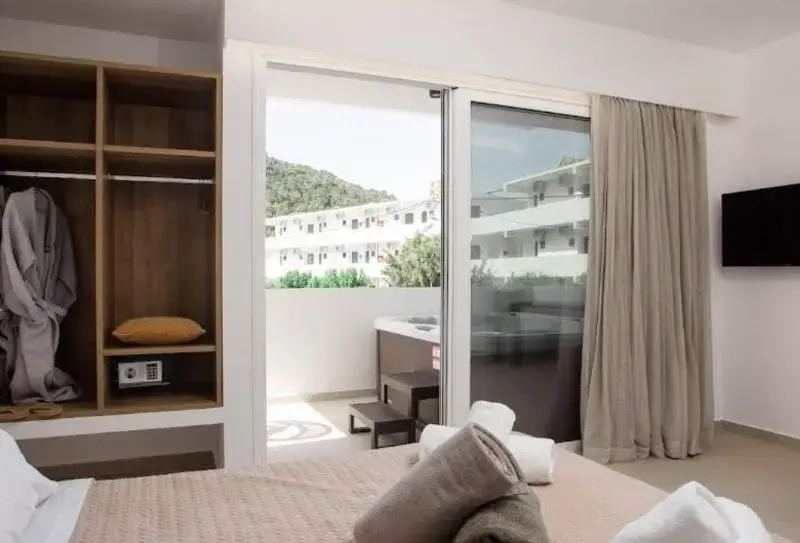 Suite with balcony