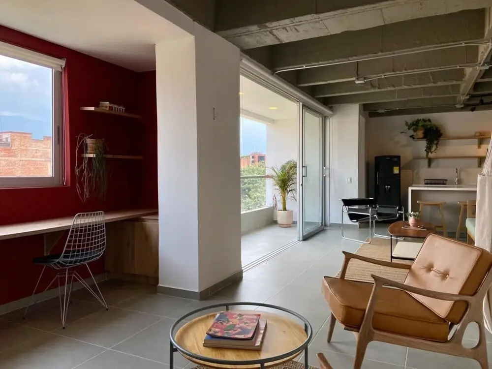 Captivating 3BR With Balcony n fan in Laureles