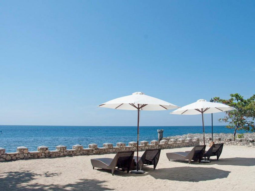 Beach & Waterfront