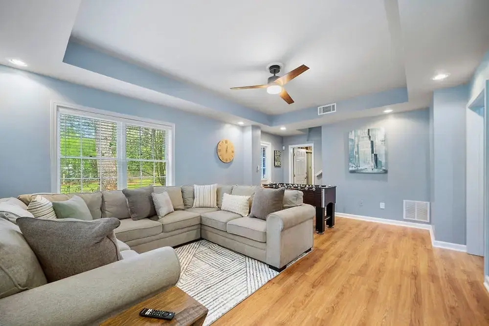 Beautiful and Quiet Newly Renovated 4 Bedroom Retreat - фото 9