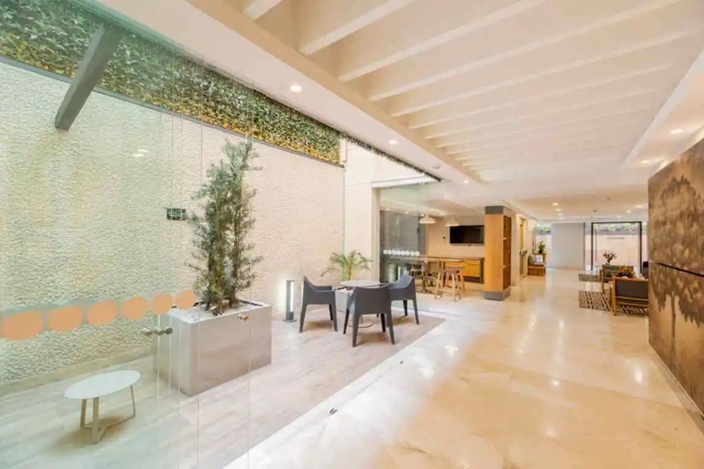 Lobby & Reception