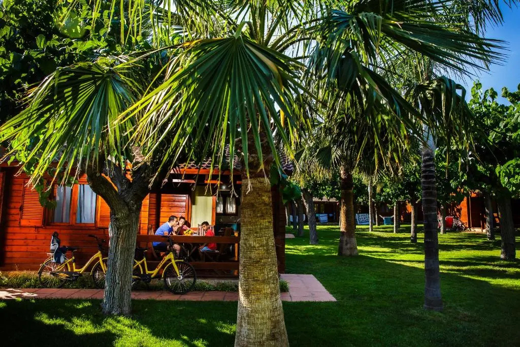 2 Bedrooms Bungalow