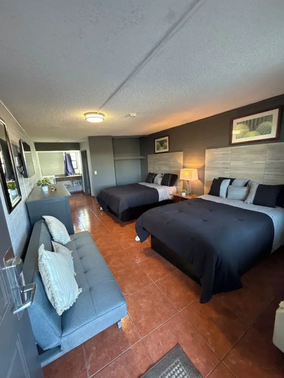 Double Studio with balcony (full double bed)