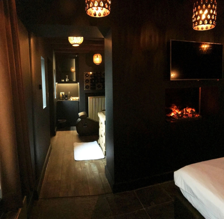 Lobby & Reception