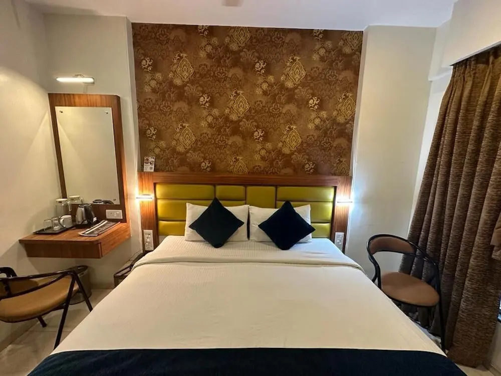 Hotel SriKrishna Paradise Thane Airoli image 3