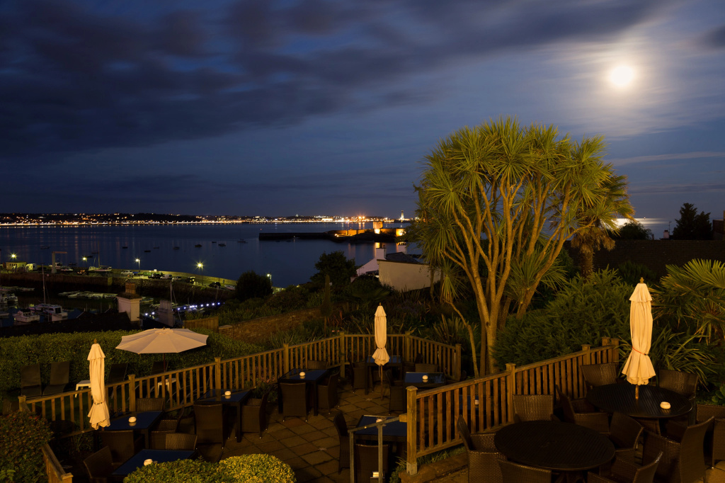 Beach & Waterfront
