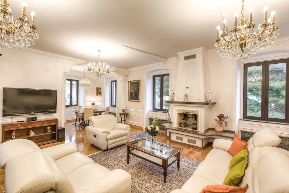 Deluxe Apartment