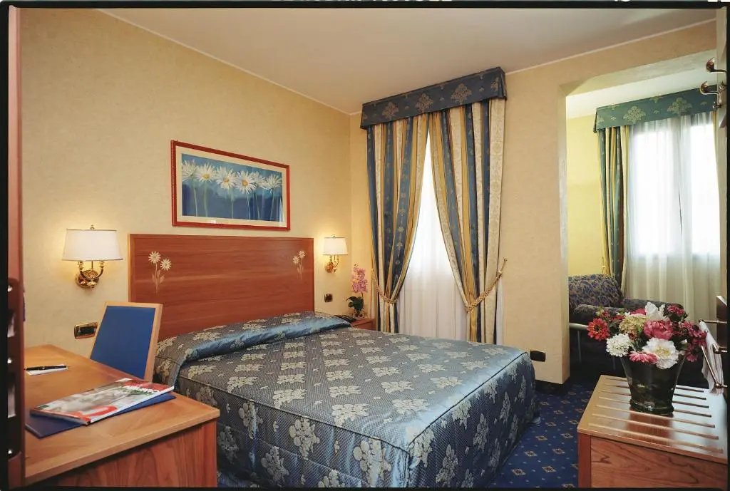 Double room (full double bed)