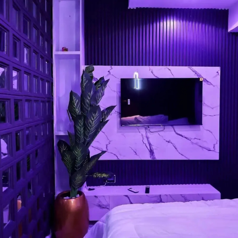 Purple Lavender Court Apartment