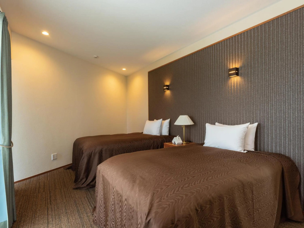 Condominium T-Room — 4