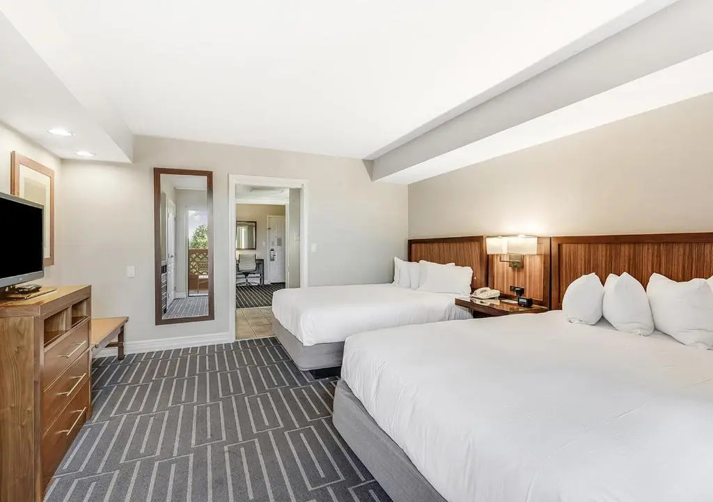 1 Bedroom Poolside with Sofa Bed Double Suite (twin beds)