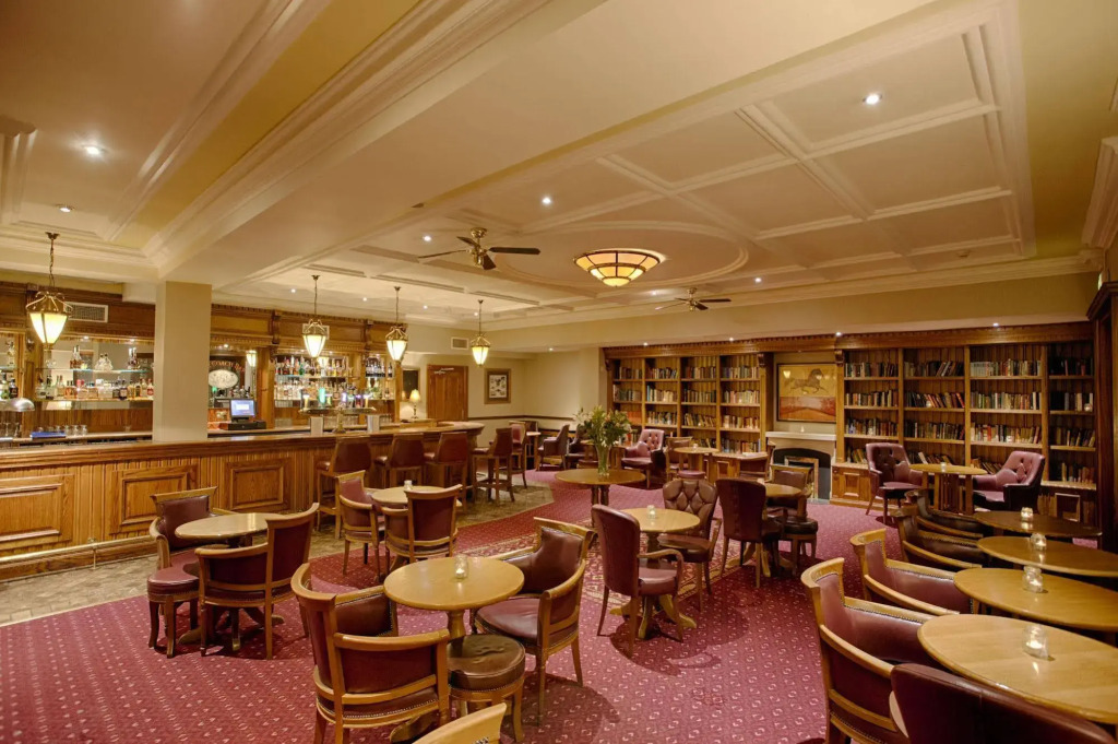 Ashdown Park Hotel - фото 16