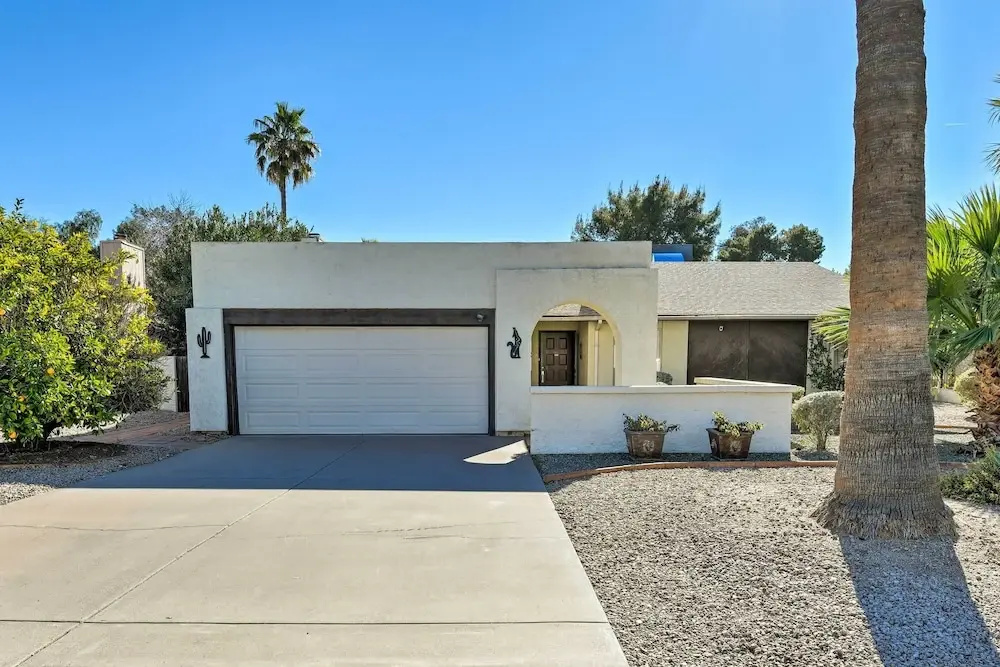 Golf, Hike & Suntan: Mesa Family Home w/ Yard