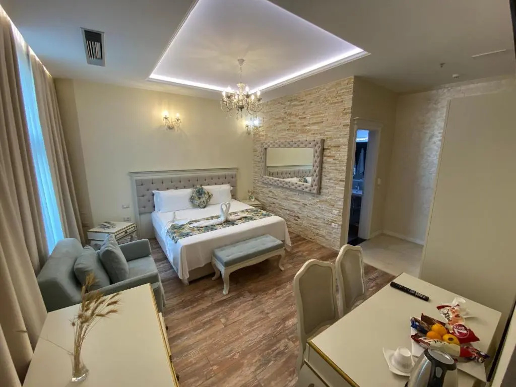 Deluxe Double Suite full double bed