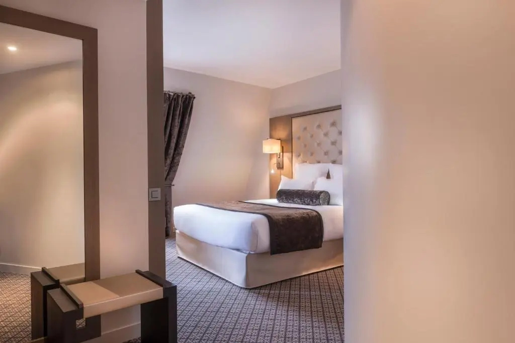 Deluxe Double room (full double bed)