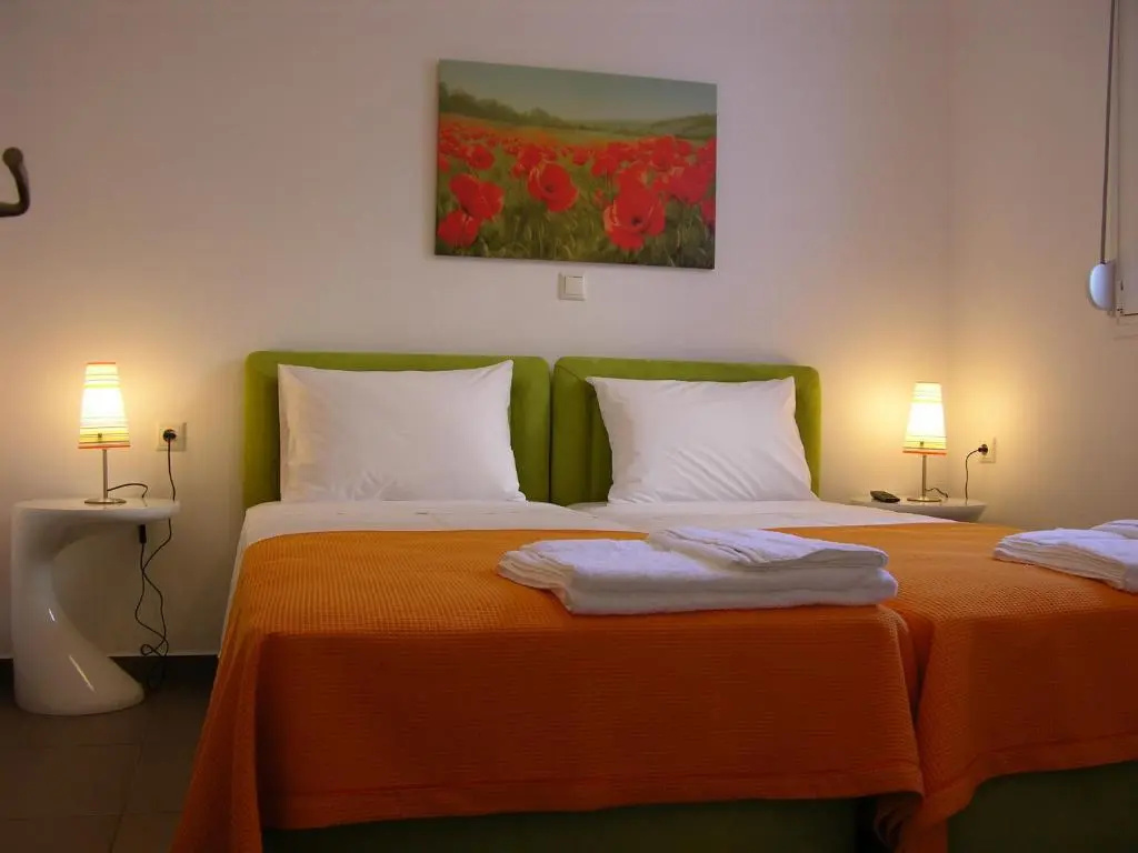 2 Bedrooms Apartment