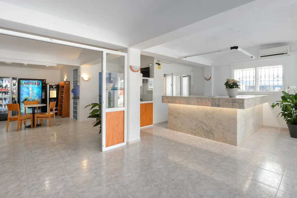 Lobby & Reception