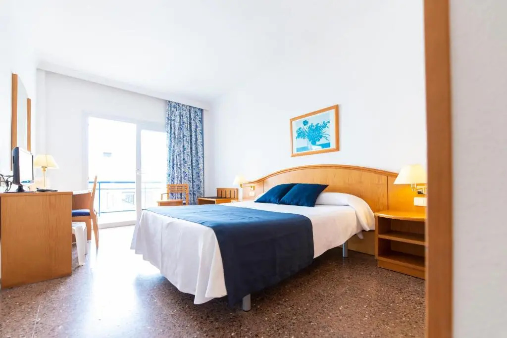 Standard Double room with partial sea view (full double bed)