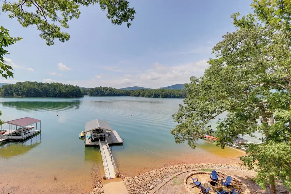 Mountain View Cabin on Lake Blue Ridge: Hot Tub!