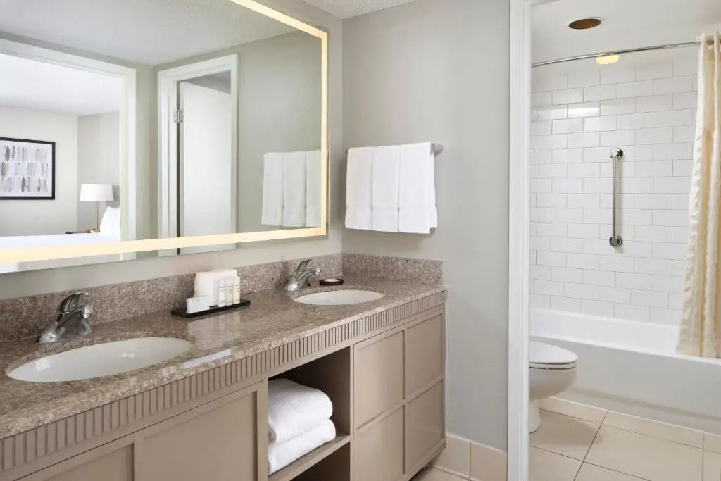 Embassy Suites by Hilton Myrtle Beach Oceanfront Resort - Chambres