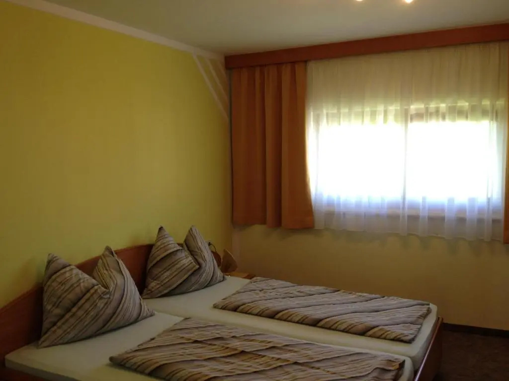 2 Bedrooms Apartment with balcony and with lake view