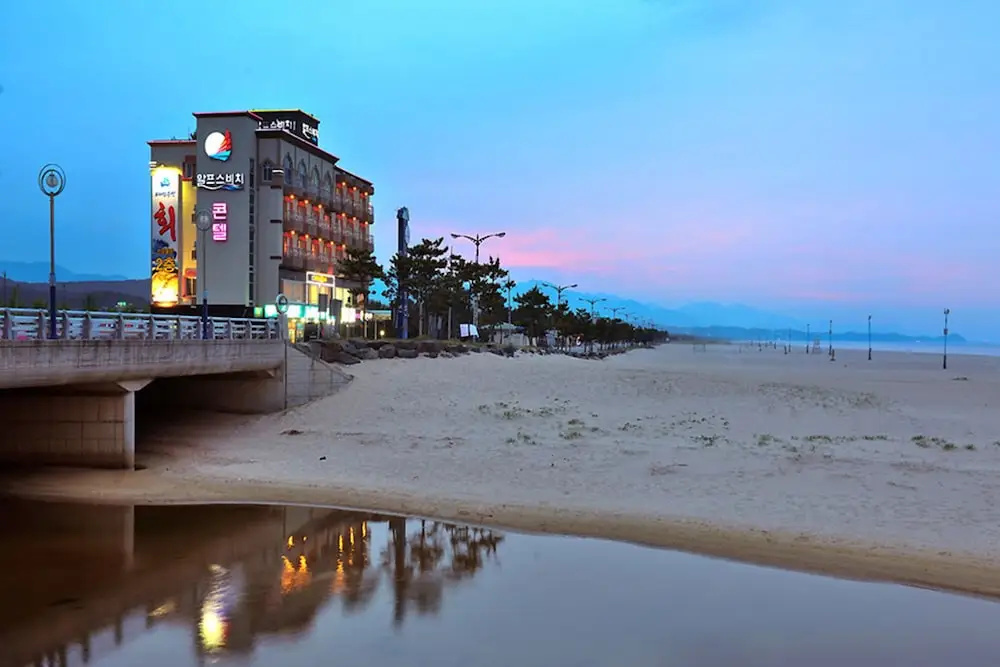 Beach & Waterfront