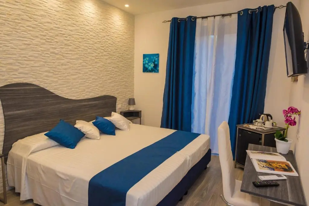 Standard Double room with balcony (full double bed)