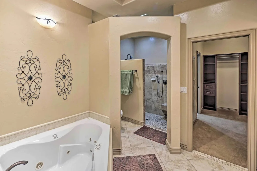 Luxe Retreat w/ Lake Havasu View & Pool! — фото 4