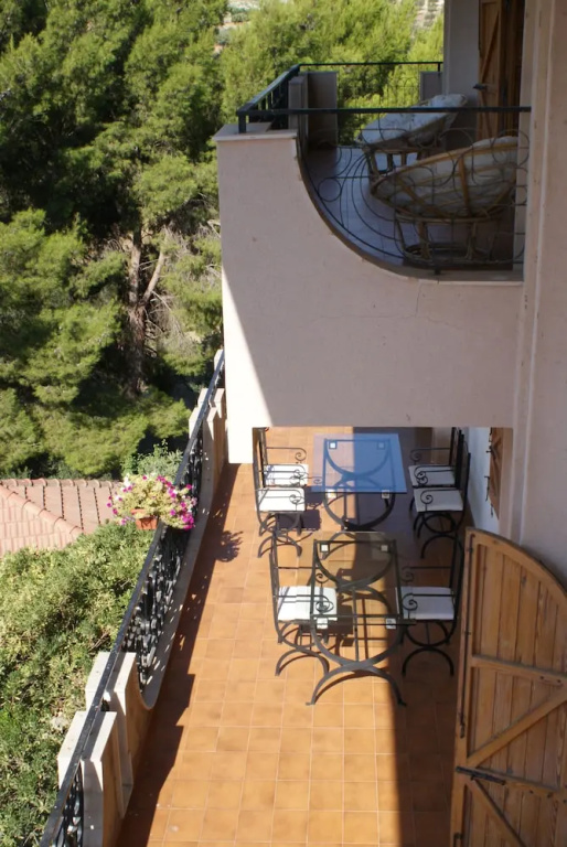Standard Triple room with view