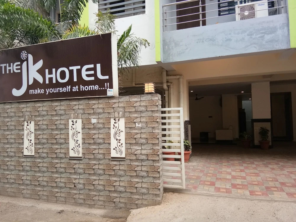 JK Rooms 126 Parashar Legacy - Station