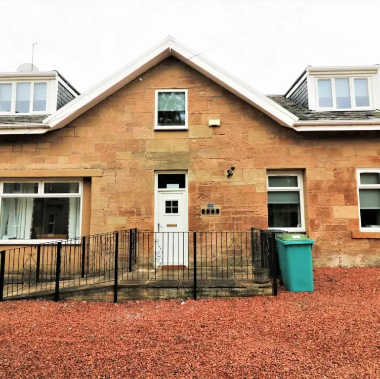Linden Cottage Room 3 - Airdrie