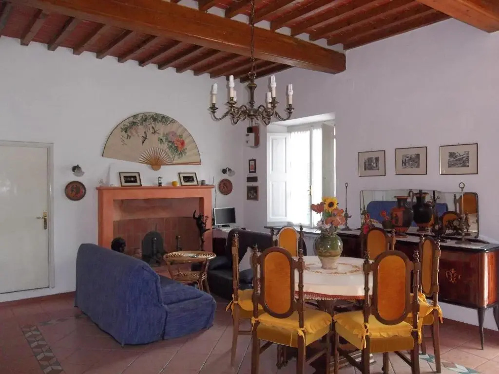 4 Bedrooms Cottage