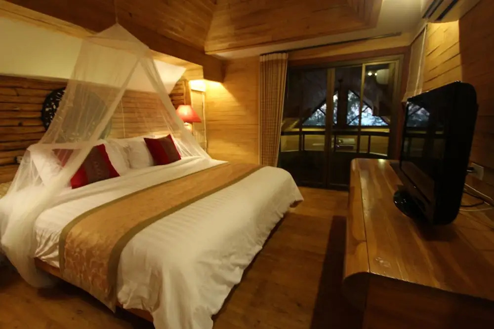 Вилла c 1 комнатой с балконом и рядом с пляжем в Sunset Park Resort and Spa