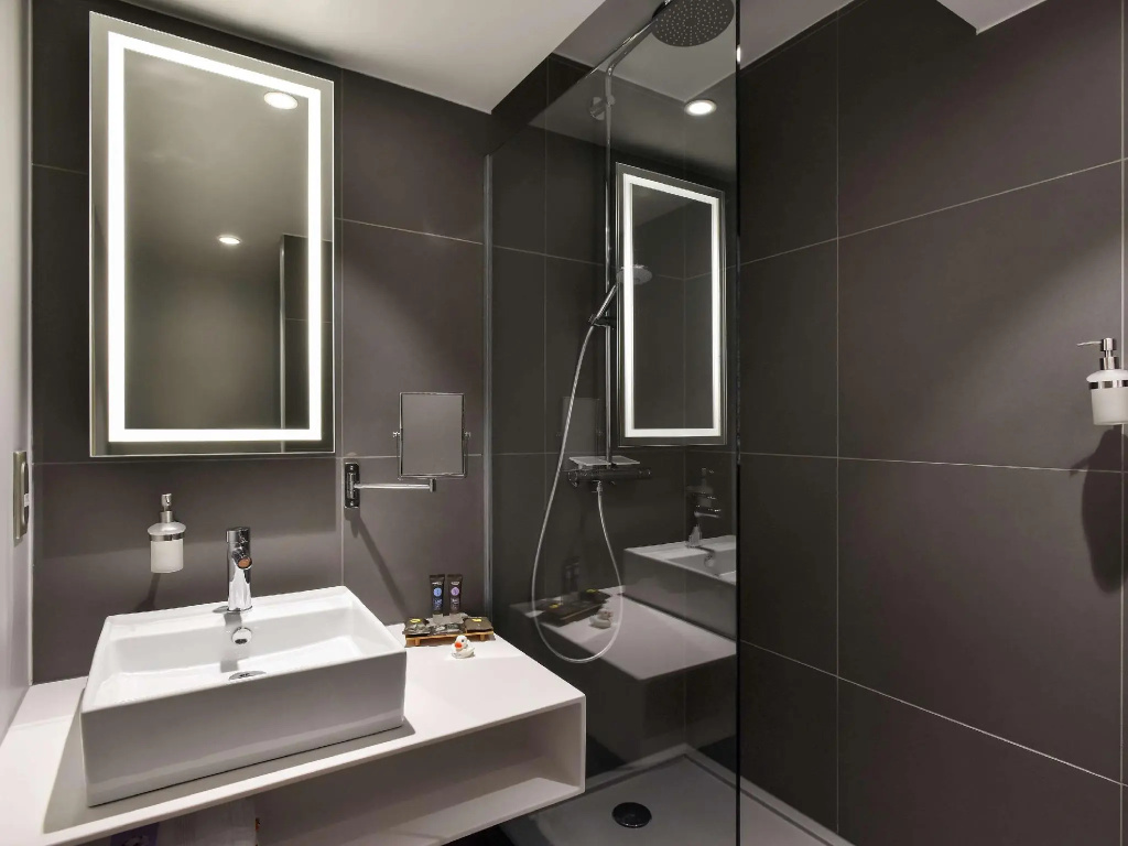 Executive Double room (full double bed)