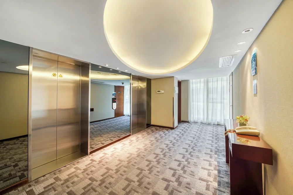 Lobby & Reception