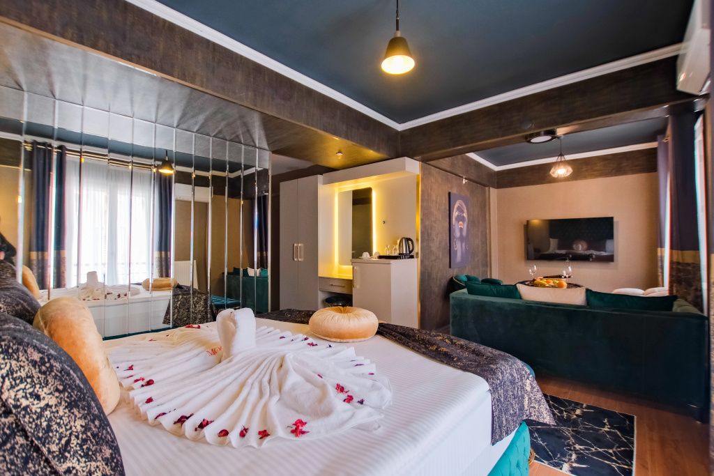 Moonday Hotel — 3