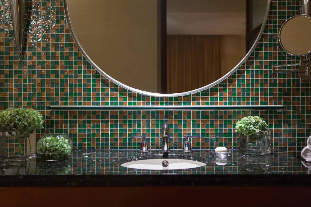 1 Bedroom Presidential Double Club Suite with river view full double bed