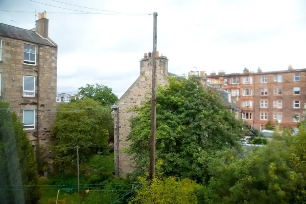 Bright & Quiet Edinburgh Home with Parking
